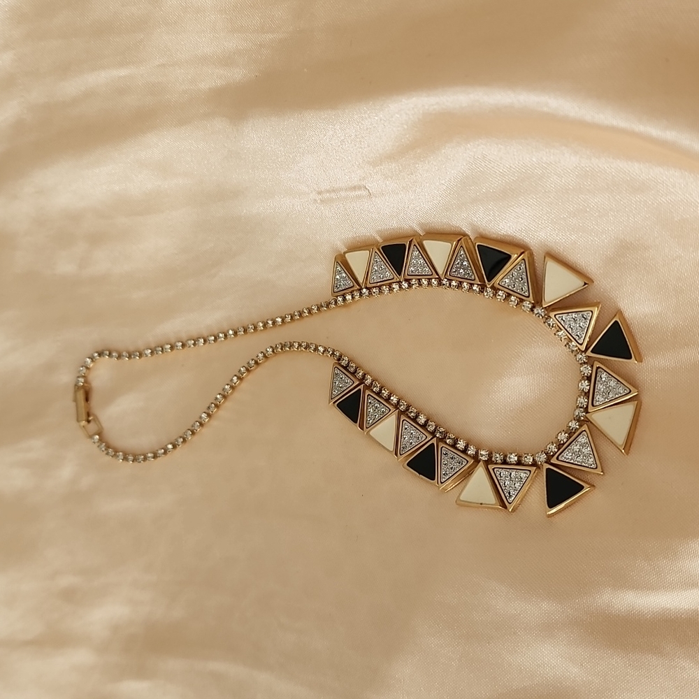 Gorgeous necklace/ choker